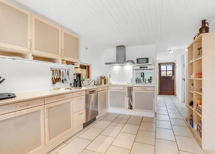 Fredger - 450m From The Sea By Interhome Bøtø By