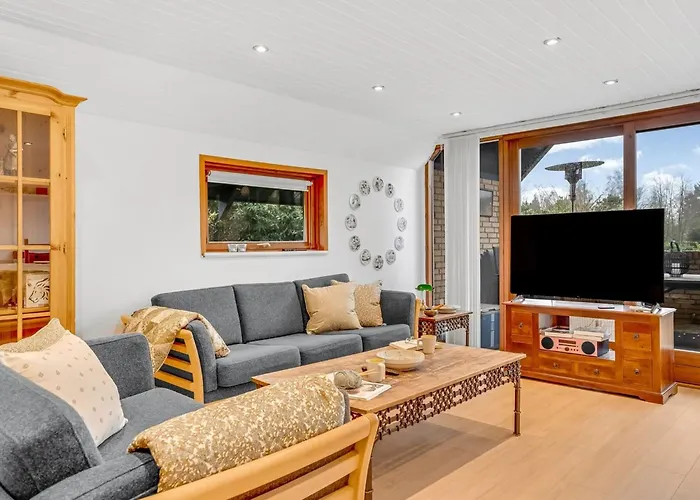 Fredger - 450m From The Sea By Interhome * Bøtø By